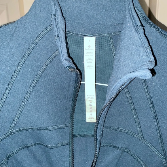 Size 8 Lululemon jacket - Picture 4 of 4